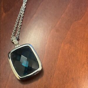 Elegant Blue Pendant Necklace